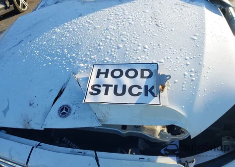 2020 Mercedes-Benz E 350 z USA, uszkodzony, nr VIN W1KZF8DB0LA838548